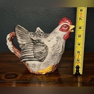 Vintage Wilton Court Hen Chicken Teapot
Pitcher With Lid